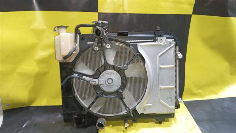 Радиатор основной Тойота Витц в Бодайбо 105088