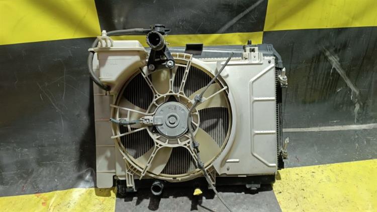 Радиатор основной Тойота Витц в Бодайбо 105363