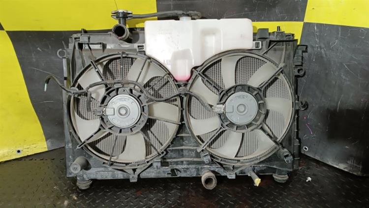Радиатор основной Тойота Эсквайр в Бодайбо 116768