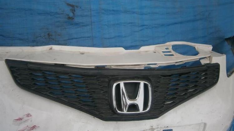 Решетка радиатора Хонда Джаз в Бодайбо 14129