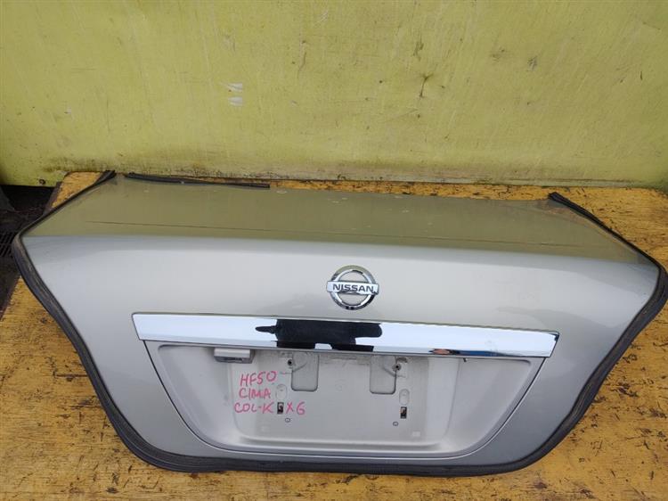 Крышка багажника Ниссан Сима в Бодайбо 44601